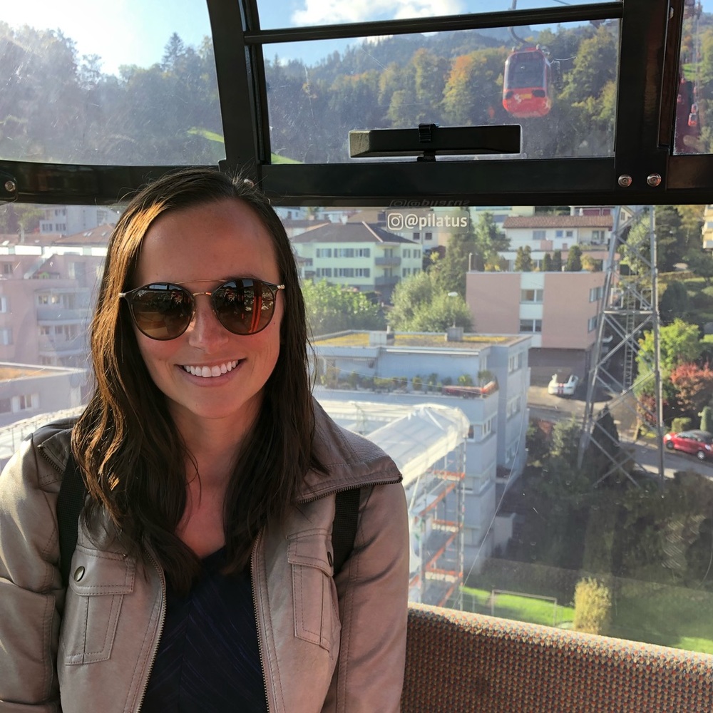 Meet your Posher, Elyssa